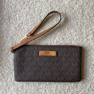 Michael Kors Medium Jet Set Logo Wristlet